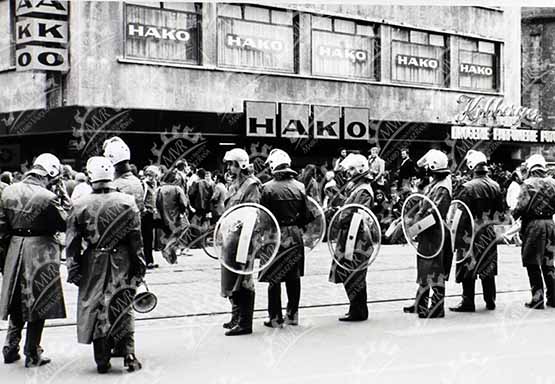 Alemania 1974 - Policías con escudos